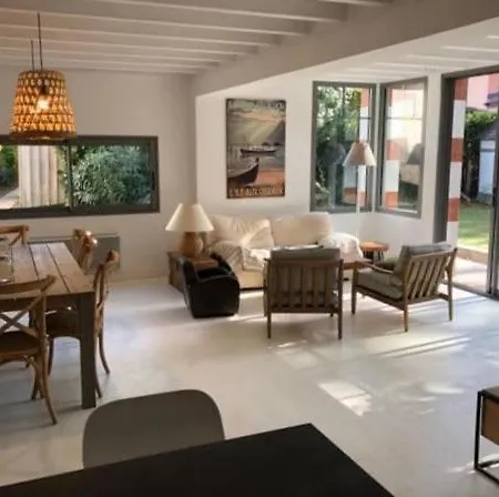 Holiday home Charmante Maison Moderne 4 Et Jardin Arcachon