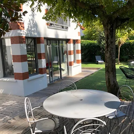 Charmante Maison Moderne 4 Et Jardin Holiday home *